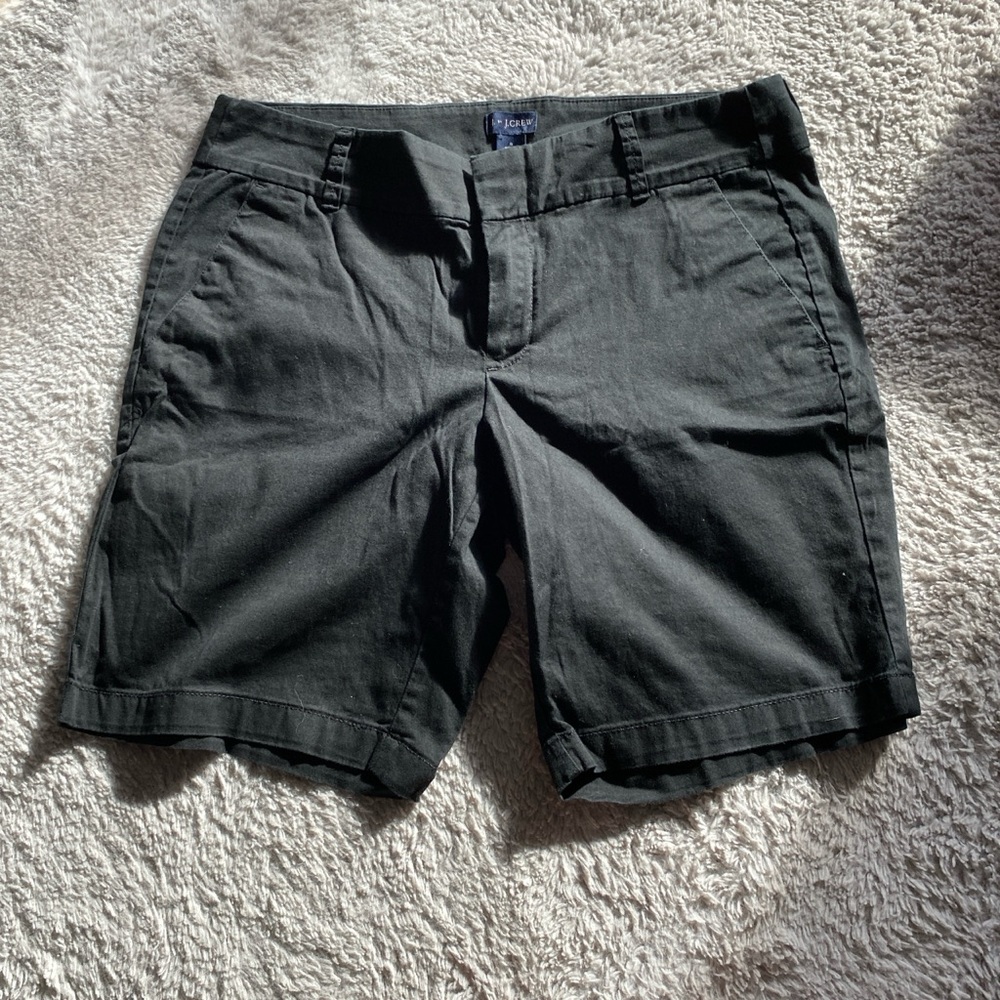 Completely black cotton Bermuda shorts